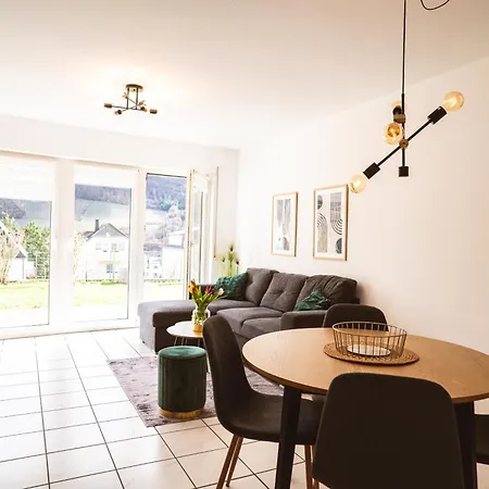 Moselzeit - Moderne Mit Terrasse Und Burgblick 아파트