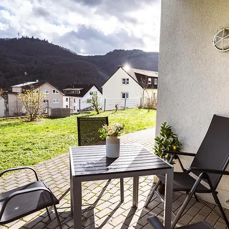Moselzeit - Moderne Mit Terrasse Und Burgblick * 베른카슈텔쿠에스