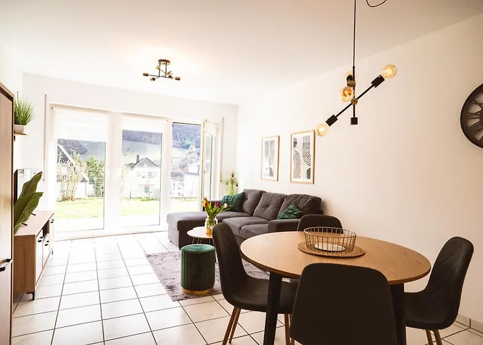 Moselzeit - Moderne Mit Terrasse Und Burgblick Daire